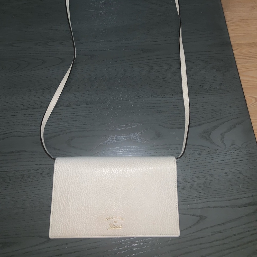Gucci swing wallet